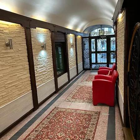 Post 11 Hotel