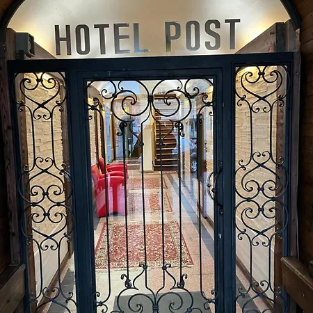 Post 11 Hotel